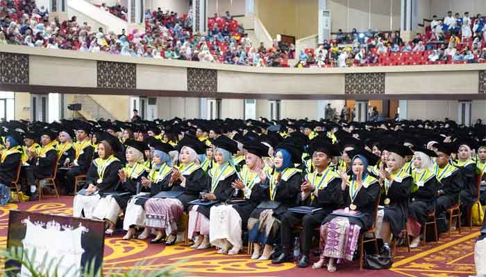 Wisuda Universitas Negeri Padang (UNP) ke-142