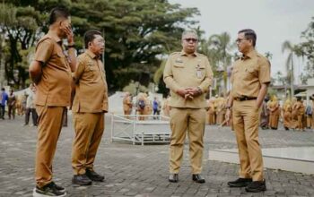 Perkuat Komitmen Pendidikan, Pemkab Solok Selatan Siap Sambut Sekolah Rakyat 5 Bupati Solok Selatan, H. Khairunas saat apel gabungan ASN