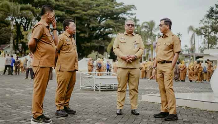 Perkuat Komitmen Pendidikan, Pemkab Solok Selatan Siap Sambut Sekolah Rakyat 1 Bupati Solok Selatan, H. Khairunas saat apel gabungan ASN