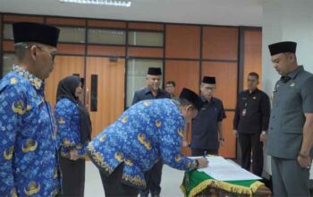 Bupati Sijunjung Lantik 8 ASN Pimpinan Tinggi Pratama dan Pejabat Administrator 3 Bupati Sijunjung, Benny Dwifa Yuswir lantik 8 ASN Pimpinan Tinggi Pratama dan Pejabat Administrator