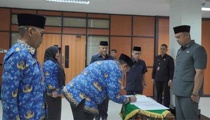 Bupati Sijunjung Lantik 8 ASN Pimpinan Tinggi Pratama dan Pejabat Administrator