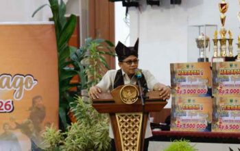 Lestarikan Warisan Budaya Minangkabau, Evi Yandri Kembali Gelar Festival Sipak Rago se-Sumbar 5 Wakil Ketua DPRD Provinsi Sumatera Barat, Evi Yandri Rajo Budiman saat pembukaan Festival Sipak Rago se-Sumbar