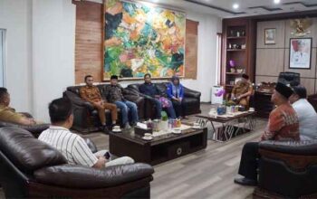 Wako Hendri Arnis Ajak Partai Politik Perkuat Sinergi Bangun Padang Panjang 7 Wali Kota Padang Panjang, Hendri Arnis bersilaturahmi dengan para ketua dan pengurus parpol