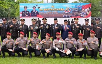 Upacara HUT Bhayangkara ke-80 di halaman Balai Kota Payakumbuh