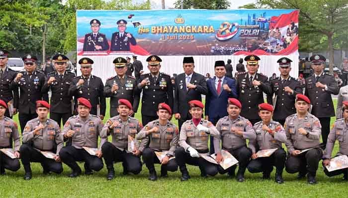 Upacara HUT Bhayangkara ke-80 di halaman Balai Kota Payakumbuh