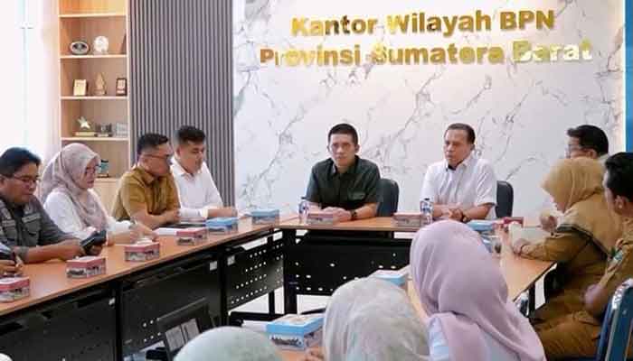 Target Pembangunan Fisik Dimulai 2028, Wakil Ketua DPRD Sumbar Iqra Chissa Dorong Percepatan Pembebasan Lahan Pantai Padang 1 Wakil Ketua DPRD Sumbar, Iqra Chissa Putra saat berkunjung dan koordinasi dengan Kantor Wilayah ATR/BPN Sumbar