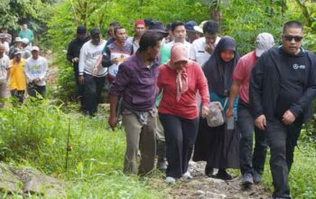 Jalan Sehat, Pemko Padang Panjang Serahkan Bantuan Semen untuk Pokdarwis Aro Sepakat Koto Katik 6 Pemerintah Kota Padang Panjang menggelar jalan sehat bersama