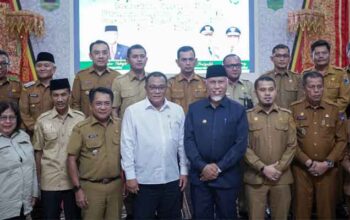 Pemkab Solok Bersiap Membangun Sistem Pengelolaan Sampah Terpadu dan Modern 5 Pada kepala daerah di Sumbar termasuk Bupati Solok bersama Menteri Lingkungan Hidup Moh. Jumhur Hidayat