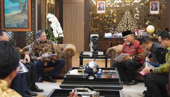Gubernur Sumbar, Mahyeldi audiensi dengan Menteri Koordinator Bidang Perekonomian, Airlangga Hartarto