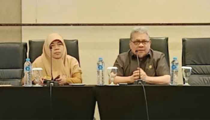 Ketua DPRD Sumbar Dorong Kepala SMA/SMK Jadi Pemimpin Visioner Wujudkan Generasi Emas 2045 1 Ketua DPRD Muhidi menjadi narasumber dalam kegiatan Bimbingan Teknis (Bimtek) Kepala SMA/SMK se-Sumatera Barat yang digelar di Padang