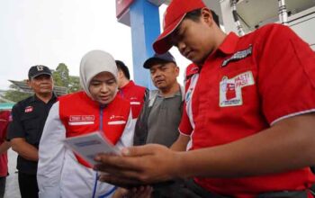 Direktur Transformasi, Digitalisasi & Sustainability Pertamina Patra Niaga, Tenny Elfrida saat melaksanakan Management Walkthrough ke sejumlah SPBU di Sumut