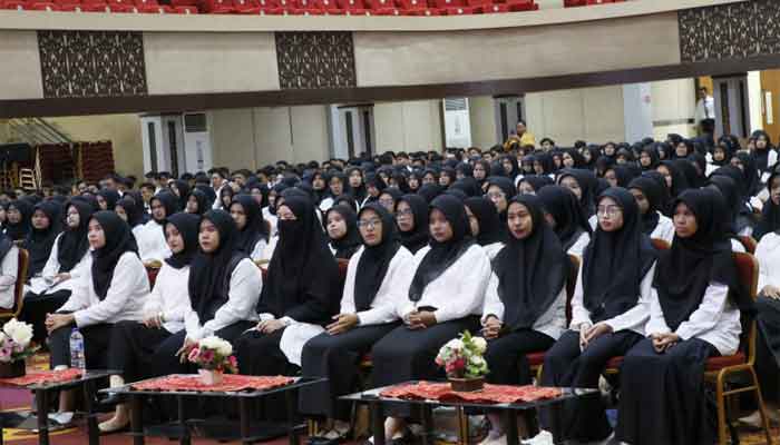 Orientasi PPG, UNP Kukuhkan 628 Calon Guru Profesional 1 Masa orientasi bagi 628 mahasiswa baru Program Studi Pendidikan Profesi Guru (PPG) UNP Gelombang I Tahun 2026