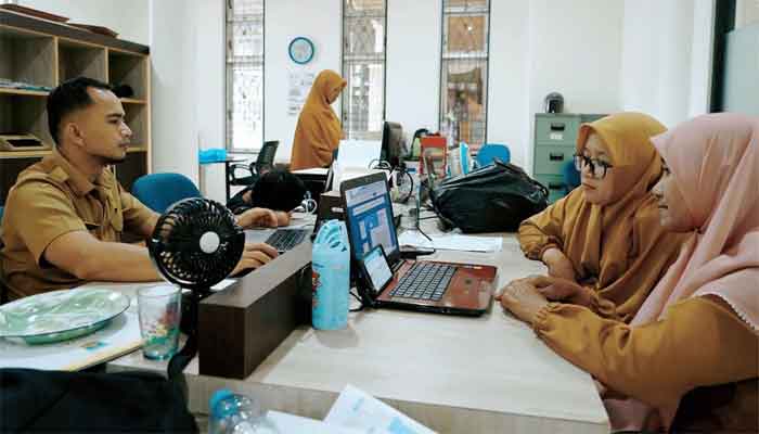 Pemkab Solok Selatan Terapkan Work From Home, OPD Pelayanan Dikecualikan 1 Suasana pelayanan publik salah satu OPD Pemkab Solok Selatan