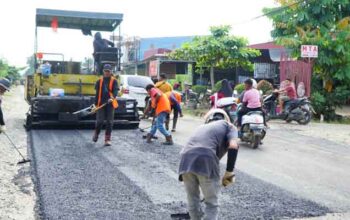 Mendapat Perhatian Bupati Dharmasraya, Jalan Simpang Koto Agung-Blok C Sitiung I Kini Kembali Mulus 3 Pengaspalan Jalan Simpang Koto Agung–Blok C Sitiung I