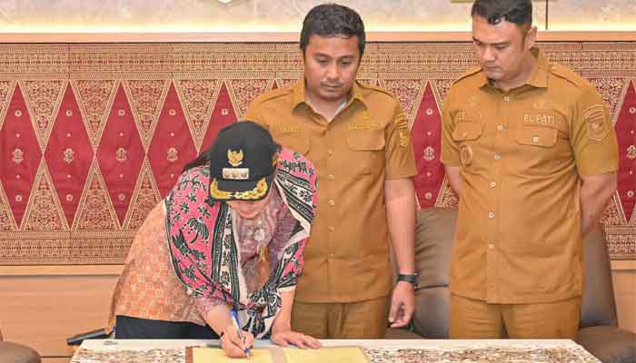 Menyatukan 3 Daerah, Membuka Jalan Baru Pertumbuhan Ekonomi Sumbar 1 Penandatanganan komitmen bersama menjadikan Koridor Sawahlunto, Sijunjung, Dharmasraya (Sajunraya) sebagai Proyek Strategis Nasional (PSN)