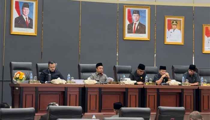Wako Fadly Amran Sampaikan Nota Keuangan dan Perubahan APBD 2026 ke DPRD Padang 2 Rapat Paripurna DPRD Padang tentang penyampaian Nota Keuangan dan Perubahan APBD 2026