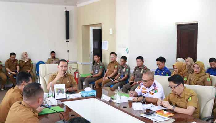 Rapat SOTK Baru, Ardiansyah Pastikan Penataan OPD Muba Berjalan Cepat Tanpa Ganggu Pelayanan Publik 1 Asisten Bidang Pemerintahan dan Kesejahteraan Rakyat Setda Muba, Ardiansyah pimpin Rapat SOTK baru