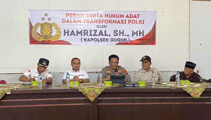 Wakil Ketua DPRD Kabupaten Limapuluh Kota, Alia Efendi, SH Dt. Bijayo Nan Mudo (tengah) saat membuka kegiatan reses masa sidang III Dapil IV