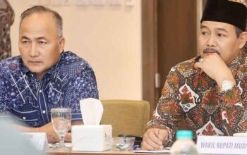 Wabup Muba Minta Kontraktor Pastikan Skema Revitalisasi Jembatan P6 Lalan 3 Wakil Bupati Muba, Abdur Rohman Husen hadiri Rapat Koordinasi Pengumpulan Pendanaan Guna Percepatan Penyelesaian Pekerjaan Revitalisasi Jembatan P6 Sungai Lalan