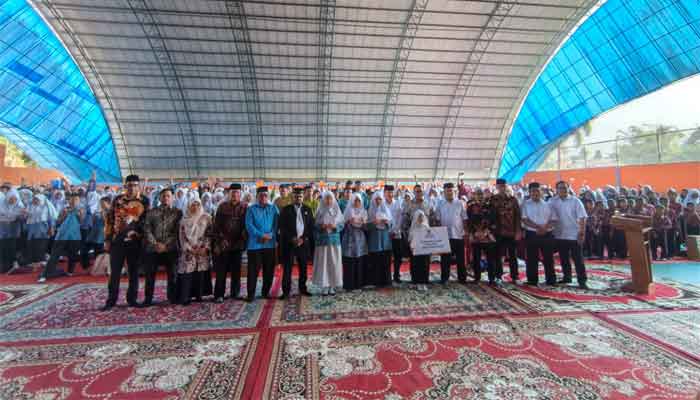 Pemko dan Baznas Bukittinggi Salurkan Zakat dalam Program Bukittinggi Cerdas