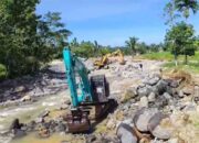 3 Alat Berat Mulai Normalisasi Sungai di Lokasi Banjir Kuranji Kota Padang