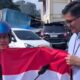 Badan Kesbangpol Kota Sawahlunto Bagikan Bendera Merah Putih kepada Masyarakat