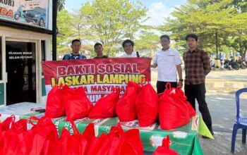 Bakti Sosial Laskar Lampung Salurkan Ratusan Paket Sembako untuk Masyarakat 6 Bakti Sosial Laskar Lampung Salurkan Ratusan Paket Sembako untuk Masyarakat