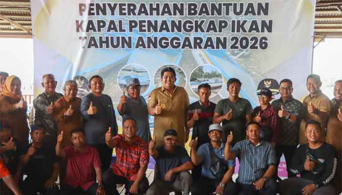 Bupati Bintan Serahkan 11 Unit Sarana Penangkapan Ikan kepada Kelompok Nelayan