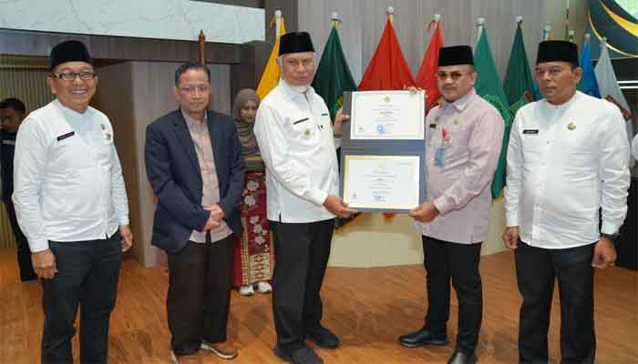 Gubernur Sumbar Serahkan 16 Sertifikat Warisan Budaya Takbenda Indonesia 2026