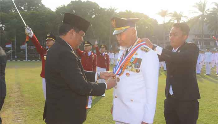 Gubernur Sumbar Terima Anugerah Kartika Pamong Praja Madya dari IPDN 1 Gubernur Sumbar, Mahyeldi Terima Anugerah Kartika Pamong Praja Madya dari IPDN