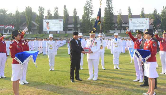 Gubernur Sumbar Terima Anugerah Kartika Pamong Praja Madya dari IPDN 2 Gubernur Sumbar, Mahyeldi Terima Anugerah Kartika Pamong Praja Madya dari IPDN