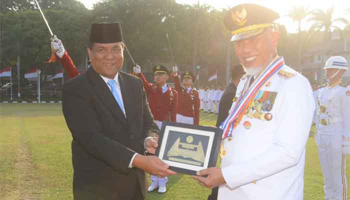 Gubernur Sumbar Terima Anugerah Kartika Pamong Praja Madya dari IPDN 2 Gubernur Sumbar, Mahyeldi Terima Anugerah Kartika Pamong Praja Madya dari IPDN