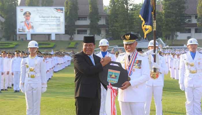 Gubernur Sumbar Terima Anugerah Kartika Pamong Praja Madya dari IPDN 3 Gubernur Sumbar, Mahyeldi Terima Anugerah Kartika Pamong Praja Madya dari IPDN