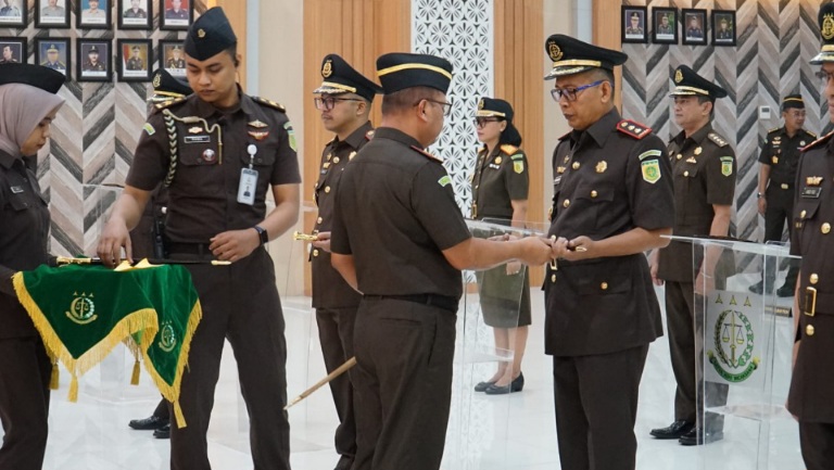 Mahfuddin Cakra Saputra Pimpin Kejari Sumbawa Barat, Publik Menanti Gebrakan Baru 1 IMG 20260811 WA00021