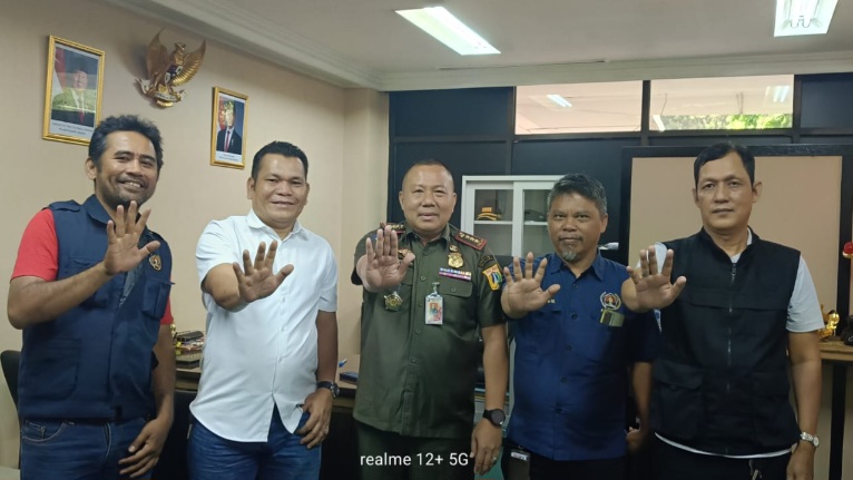 Kasatpol PP Jaktim Terima Audiensi Pokja PWI, Dorong Kolaborasi dan Transparansi Informasi 1 IMG 20260811 WA0043