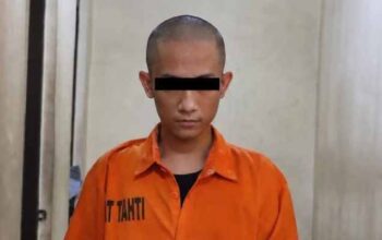 Satreskrim Polres Payakumbuh Amankan Tersangka Pelaku Pembakar Rumah di Padang Tiakar, Diduga Sakit Hati 3 Satreskrim Payakumbuh Amankan Terduga Pelaku Pembakar Rumah di Padang Tiakar