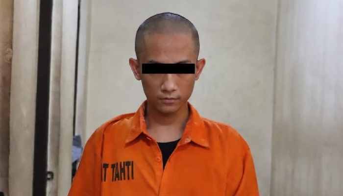 Satreskrim Polres Payakumbuh Amankan Tersangka Pelaku Pembakar Rumah di Padang Tiakar, Diduga Sakit Hati 1 Satreskrim Payakumbuh Amankan Terduga Pelaku Pembakar Rumah di Padang Tiakar