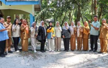 Ketua Forum Kabupaten Bintan Sehat Pastikan Pembangunan Sarana Sanitasi dan Air Minum Tepat Sasaran 3 Ketua Forum Kabupaten Bintan Sehat, Hafizha Rahmadhani, memimpin peninjauan lapangan pembangunan sarana sanitasi dan air minum yang bersumber dari Dana Alokasi Khusus (DAK) Tahun Anggaran 2025 di Kelurahan Tembeling Tanjung dan Desa Pengujan, Kecamatan Teluk Bintan
