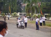 Terdampak Kabut Asap, Pemkab Dharmasraya Bagian Ribuan Masker kepada Pengendara
