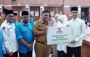 Pemko Bukittinggi Bersama Baznas dan Kemenag Salurkan Zakat Program Unggulan dan Infak untuk Bencana NTT 3 Pemko Bukittinggi Bersama Baznas dan Kemenag Salurkan Zakat Program Unggulan