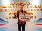 Pemko Sawahlunto Raih Terbaik I Akses Layanan Pendidikan Regional Sumatera 9 Wako Sawahlunto, Riyanda Putra usai terima penghargaan Terbaik I Akses Layanan Pendidikan Regional Sumatera