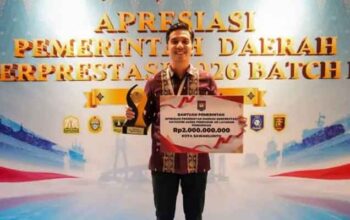 Pemko Sawahlunto Raih Terbaik I Akses Layanan Pendidikan Regional Sumatera 7 Wako Sawahlunto, Riyanda Putra usai terima penghargaan Terbaik I Akses Layanan Pendidikan Regional Sumatera