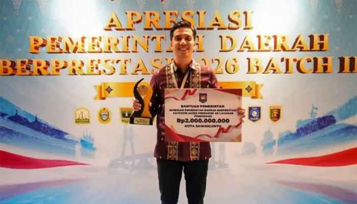 Wako Sawahlunto, Riyanda Putra usai terima penghargaan Terbaik I Akses Layanan Pendidikan Regional Sumatera