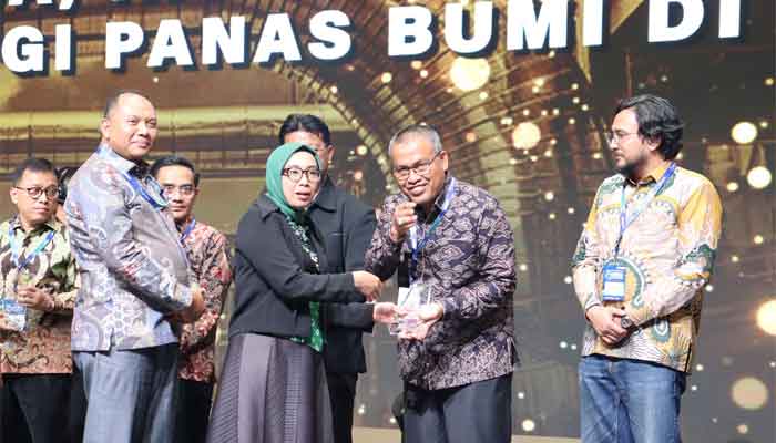 Pemprov Sumbar Raih Penghargaan Pendukung Investasi Panas Bumi dari Kementerian ESDM