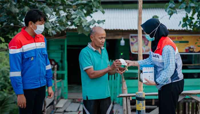 Pertamina Patra Niaga Regional Sumbagut salurkan bantuan penanggulangan asap di Kerumutan
