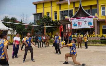 Pertandingan Voli Eksekutif Sambut HUT RI, Tim Pemkab Solsel Tundukkan Forkopimda 5 Pertandingan Voli Eksekutif antara Tim Pemkab Solsel versus Tim Forkopimda