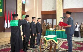Bupati Benny Dwifa Lantik Pimpinan Baznas Kabupaten Sijunjung dan Dewas Perumda Kinantan 3 Bupati Benny Dwifa Yuswir lantik Pimpinan Baznas Kabupaten Sijunjung dan Dewas Perumda Kinantan