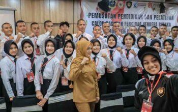 33 Pelajar Terbaik Bintan Jalani Pusdiklat Paskibraka 2026 3 Wakil Bupati Debi Maryanti saat pembukaan Pusdiklat Paskibraka Bintan 2026
