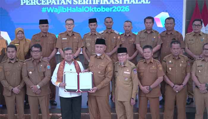 Pemko Payakumbuh Dukung Percepatan Sertifikasi Halal dan Perkuat UMKM 1 Wakil Wali Kota Payakumbuh, Elzadaswarman hadiri Rapat Koordinasi Kepala Daerah se-Sumatera Barat di Auditorium Gubernuran