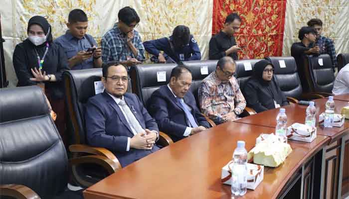 DPRD Padang Gelar Rapat Paripurna Istimewa Hari Jadi Kota ke-357, 12 Tokoh Masyarakat Terima Penghargaan 2 DPRD Padang Gelar Rapat Paripurna Istimewa Hari Jadi Kota ke-357